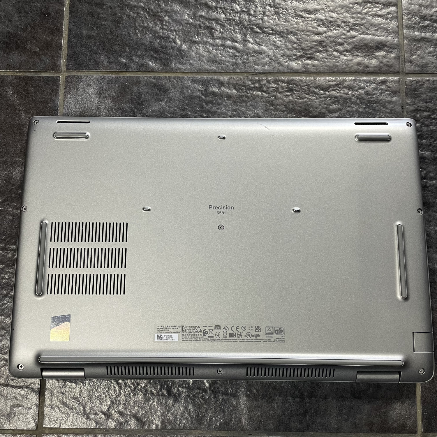 Dell Precision 3581 HM2241